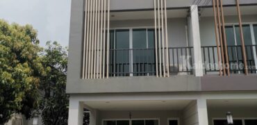 อาคารทาวน์โฮม 3 ชั้น ในหมู่บ้านทิพวัล ซอย 10 ถนนเทพารักษ์ สมุทรปราการ