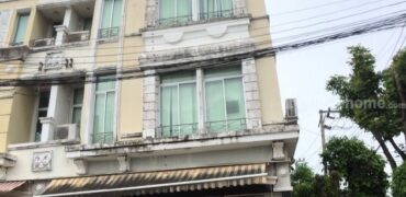 ทาวน์โฮม 4 ชั้น มือสอง บ้านกลางเมือง บริติชทาวน์-ศรีนครินทร์ หลังมุม ติดถนนเมน