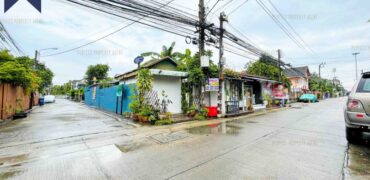 ที่ดินพร้อมสิ่งปลูกสร้าง ติดถนน 3 ด้าน แปลงมุม ทำเลค้าขาย ด่านสำโรง 28/1 โครงการ : บ้านสร้างเอง ที่ตั้ง : ตำบลสำโรงเหนือ อำเภอเมืองสมุทรปราการ จังหวัดสมุทรปราการ