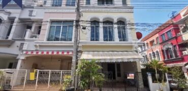 ทาวน์โฮม บ้านกลางเมือง บริติชทาวน์ ศรีนครินทร์-บางพลี พร้อมอยู่ สามารถทำออฟฟิศได้ โครงการ : บ้านกลางเมือง บริติชทาวน์ ศรีนครินทร์-บางพลี ที่ตั้ง : ถนนศรีนครินทร์ ตำบลบางแก้ว อำเภอบางพลี จังหวัดสมุทรปราการ