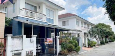 บ้านแฝด วิลล่า รามอินทรา ดิ เอ็กซ์คลูซีฟโซน พร้อมอยู่ ทำเลดีใกล้แหล่งชุมชน โครงการ : วิลล่า รามอินทรา ดิ เอ็กซ์คลูซีฟโซน ที่ตั้ง : ถนนรามอินทรา แขวงท่าแร้ง เขตบางเขน กรุงเทพมหานคร