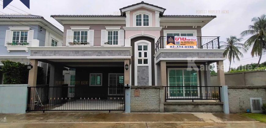 บ้านแฝดสไตล์อังกฤษ โกลเด้น นีโอ สาทร ใกล้รถไฟฟ้า โครงการ : โกลเด้น นีโอ สาทร ที่ตั้ง : ถนนกัลปพฤกษ์ แขวงบางขุนเทียน เขตจอมทอง กรุงเทพมหานคร