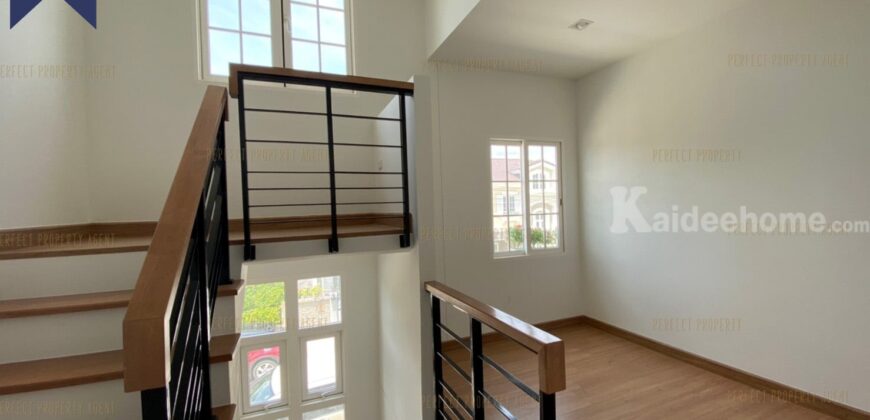 บ้านแฝดสไตล์อังกฤษ โกลเด้น นีโอ สาทร ใกล้รถไฟฟ้า โครงการ : โกลเด้น นีโอ สาทร ที่ตั้ง : ถนนกัลปพฤกษ์ แขวงบางขุนเทียน เขตจอมทอง กรุงเทพมหานคร