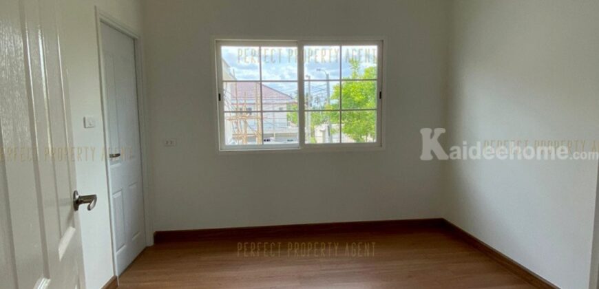 บ้านแฝดสไตล์อังกฤษ โกลเด้น นีโอ สาทร ใกล้รถไฟฟ้า โครงการ : โกลเด้น นีโอ สาทร ที่ตั้ง : ถนนกัลปพฤกษ์ แขวงบางขุนเทียน เขตจอมทอง กรุงเทพมหานคร