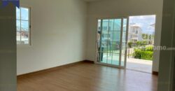 บ้านแฝดสไตล์อังกฤษ โกลเด้น นีโอ สาทร ใกล้รถไฟฟ้า โครงการ : โกลเด้น นีโอ สาทร ที่ตั้ง : ถนนกัลปพฤกษ์ แขวงบางขุนเทียน เขตจอมทอง กรุงเทพมหานคร