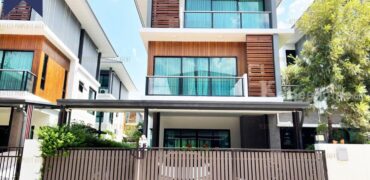 บ้านแฝด ศุภาลัย เอสเซ้นส์ ลาดพร้าว-บางกะปิ โครงการ : ศุภาลัย เอสเซ้นส์ ลาดพร้าว ที่ตั้ง : ถนนลาดพร้าว แขวงคลองจั่น เขตบางกะปิ กรุงเทพมหานครฯ