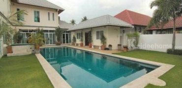 บ้านเดี่ยวสองชั้นไตล์รีสอร์ทเนื้อที่ดิน 159.6 ตร.ว. พร้อมสระว่ายน้ำขนาดใหญ่ สวนหย่อม ซาวน่า Two-storey house in resort style with large swimming pool, garden, sauna.