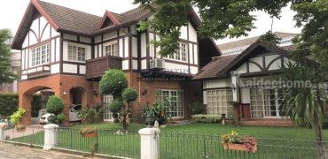 ขายบ้านแฝดสองหลังดัดแปลงเป็นบ้านเดี่ยวได้ ย่านเอกมัย สุขุมวิท 63 ใกล้ บิ๊กซี เอกมัย