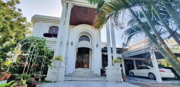 ขายบ้านหรูริมน้ำในหมู่บ้านปัญญารีสอร์ท บางพระ ชลบุรี เนื้อที่ 2 ไร่ วิวธรรมชาติ ใกล้คริสตัล เบย์ กอล์ฟ คลับ และ ตลาดหนองมน ใกล้มอเตอร์เวย์