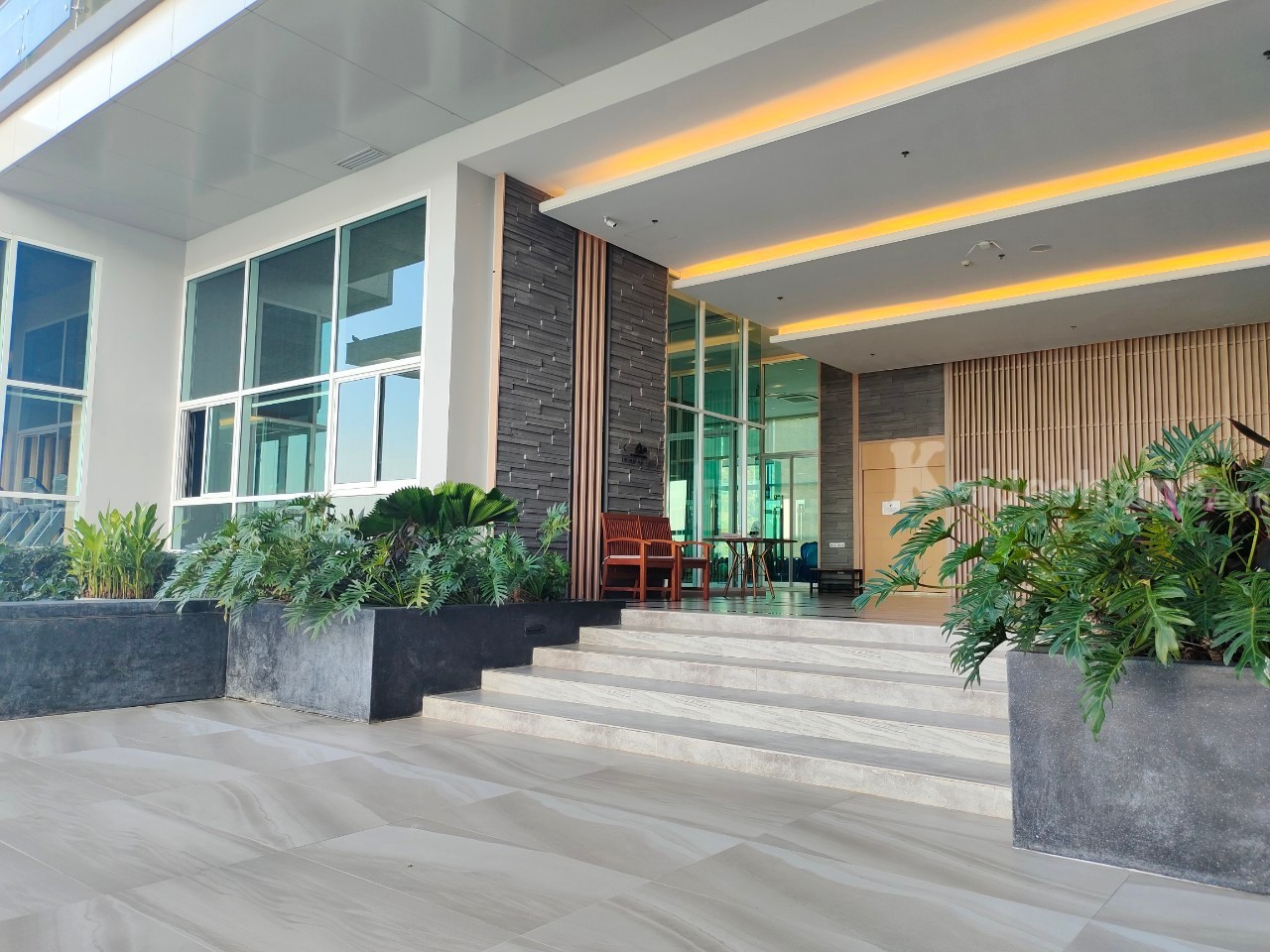 The ZEA Codominium ขายและให้เช่า ทำเลดี ติดทะเล – kaideehome.com
