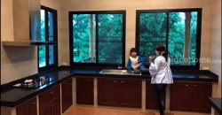 ขายบ้านพร้อมที่ดินติดน้ำ เขาใหญ่ หมูสี 1 ไร่ ที่ติดลำตะคองสวยมาก ท่าช้าง ใกล้ถนนธนะรัขต์ ใกล้คีรีมายา เหมาะทำบ้านพักตากอากาศ อยู่ในโครงการ มี รปภ. ปลอดภัย 087-9074045