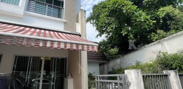 ขายบ้าน ทาวน์โฮม 3 ชั้น ม.กลางเมือง สาทร-ตากสิน2 มี 3 ห้องนอน หลังมุมสุดซอย โทร 0944916619