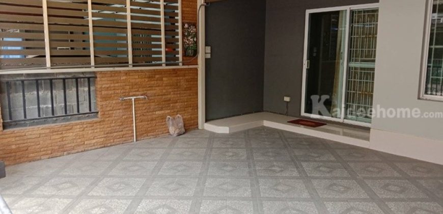 ขายทาวน์เฮ้าส์ 2 ชั้น หมู่บ้านเดอะคัลเลอร์เรเชอร์ เฟส 5 พื้นที่ 20 ตร.วา ใกล้ เมกาบางนา