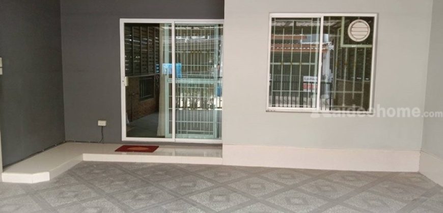 ขายทาวน์เฮ้าส์ 2 ชั้น หมู่บ้านเดอะคัลเลอร์เรเชอร์ เฟส 5 พื้นที่ 20 ตร.วา ใกล้ เมกาบางนา