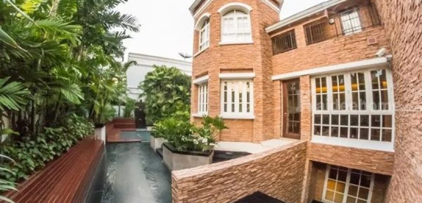 For sale Luxury resort mansion Sukhumvit 71 Fully furnished made furniture Tel 066-145-9935