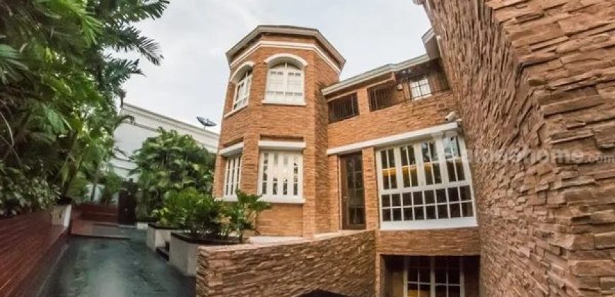 For sale Luxury resort mansion Sukhumvit 71 Fully furnished made furniture Tel 066-145-9935