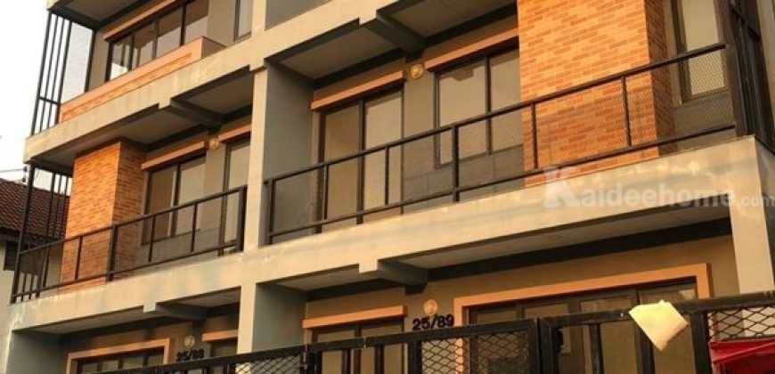 ขายถูก ตึก 2 คูหา 3ชั้น ใหม่ รัชดา36 ซ.เสือใหญ่อุทิศ ทำเลดีเดินทางสะดวก เข้า-ออกได้หลายทาง โทร 063-241-9775