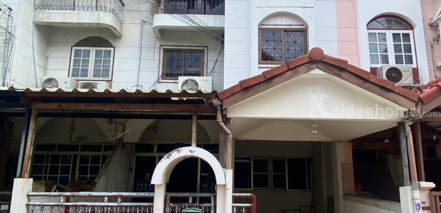 ขายทาวเฮ้าส์ นครหลวงวิลเลจ ใกล้รถไฟฟ้า ใกล้โรงพยาบาล