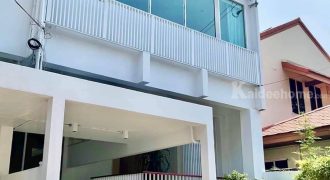 ขายบ้านทองหล่อ สุขุมวิท 38 ทาวโฮมหลังมุม ทำใหม่ทั้งหลัง ใจกลางสุขุมวิท ที่ดิน 23 ตร.ว ใกล้ BTS ทองหล่อ เอกมัย ทำเลดี สงบ ออกพระราม 4 ได้สะดวก ราคาดีงาม คุ้มค่าทั้งลงทุนและอยู่เอง 087-9074045