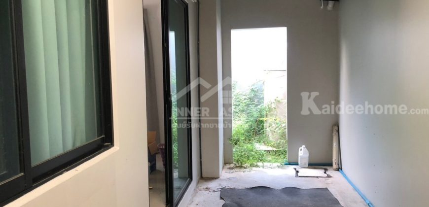 ขายด่วน!!  ทาวน์โฮม หมู่บ้านสิริเพลส บางใหญ่  (4 ห้องนอน 2 ห้องน้ำ) หลังริมสุดซอย