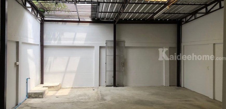 ขายด่วน ฟรีโอน!! ทาวน์เฮ้าส์ หมู่บ้านณริศรา นครอินทร์-พระราม5 ซอยวัดหูช้าง (3 ห้องนอน 2 ห้องน้ำ) รีโนเวทใหม่ทั้งหลัง