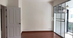 ขายด่วน ฟรีโอน!! ทาวน์เฮ้าส์ หมู่บ้านณริศรา นครอินทร์-พระราม5 ซอยวัดหูช้าง (3 ห้องนอน 2 ห้องน้ำ) รีโนเวทใหม่ทั้งหลัง