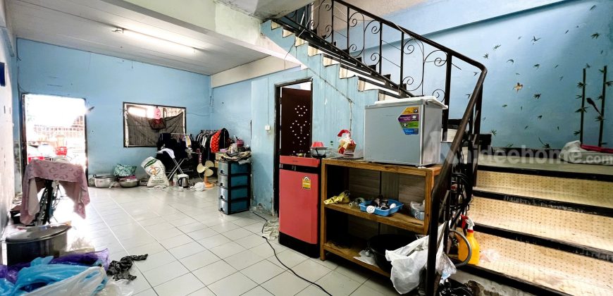 ขายทาวน์เฮ้าส์ ปรีชา11 ซอยรามอินทรา 123 ขนาด 16 ตร.ว. ต่อเติมหลังคาครัวด้านหลังและหลังคาที่จอดรถด้านหน้า