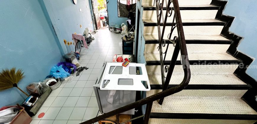 ขายทาวน์เฮ้าส์ ปรีชา11 ซอยรามอินทรา 123 ขนาด 16 ตร.ว. ต่อเติมหลังคาครัวด้านหลังและหลังคาที่จอดรถด้านหน้า