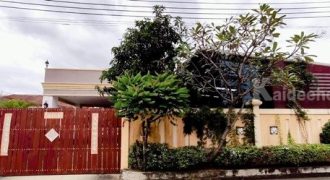 ขายบ้านเดี่ยว 2 ชั้น หลังใหญ่ ซอยกาญจนาภิเษก 5 บนพื้นที่กว้างขวาง 143.7 ตารางวา พร้อมเส้นทางความสะดวกครบครัน โทร 08777 09999