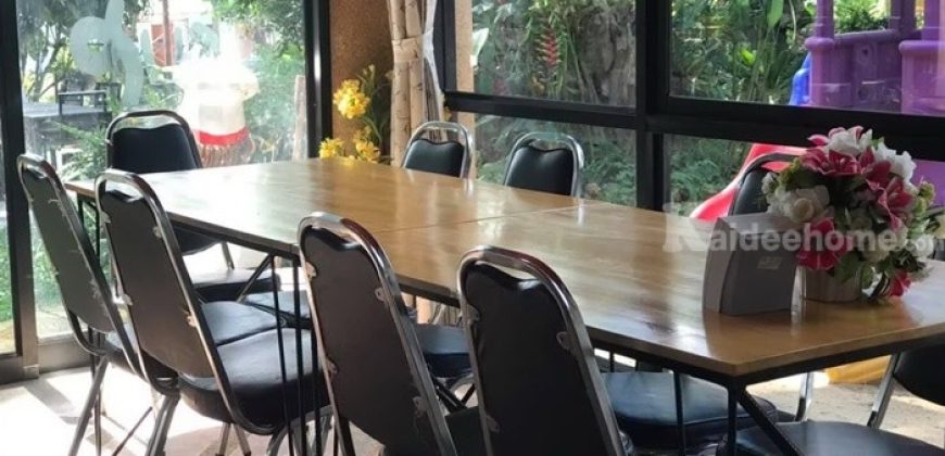 ขายรีสอร์ทพร้อมสวนอาหาร ใน จ.ลำพูน บนที่ดินขนาด 5-3-15.2 ไร่ บรรยากาศท่ามกลางธรรมชาติ วิวเขาและทุ่งนา