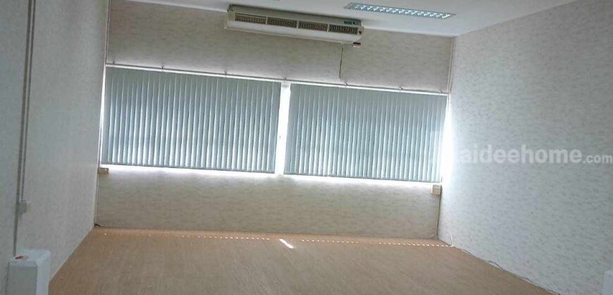 อาคารสำนักงานให้เช่าใจกลางเมือง ใกล้ BTS พระโขนง พื้นที่ 28-95 ตรม. 360 ฿/ ตรม. รายละเอียด MT&T BUILDING สำนักงานให้เช่าทำเล สุขุมวิท69 เดินทางสะดวกใกล้ BTS สถานีพระโขนงเพียง 250 เมตร ใกล้ธนาคาร ศูนย์การค้าและไปรษณีย์พระโขนง ทางอาคารมีพื้นที่หลายขนาดให้บริการ ติดต่อสอบถาม : คุณปุ้ย 081-836-5025 / ปุน 094-441-9978