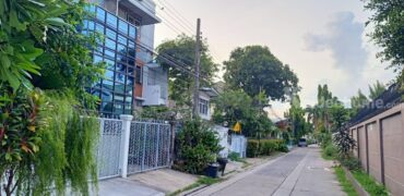 ขายบ้านทาวโฮมส์สุขุมวิท 71 ปรีดีพนมยงค์ 26 บ้านเล่นระดับ 3 ชั้นครึ่ง ที่ดิน 31.7 ตร.ว 5 ห้องนอน ทาวโฮมหลังมุมหน้ากว้าง จอดรถได้ 2 คัน ใกล้ BTS เอกมัย พระโขนง Towmhome Sukhumvit 71 087-9074045