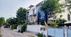 ขายบ้านทาวโฮมส์สุขุมวิท 71 ปรีดีพนมยงค์ 26 บ้านเล่นระดับ 3 ชั้นครึ่ง ที่ดิน 31.7 ตร.ว 5 ห้องนอน ทาวโฮมหลังมุมหน้ากว้าง จอดรถได้ 2 คัน ใกล้ BTS เอกมัย พระโขนง Towmhome Sukhumvit 71 087-9074045