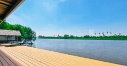 ขายที่ดินริมน้ำสามพราน ที่ดินพร้อมบ้านริมแม่น้ำท่าจีน สามพราน นครปฐม 277 ตร.ว บ้านใหม่พร้อมอยู่ หน้ากว้างติดแม่น้ำ 48 เมตร สวยมาก ติดถนนลาดยาง เดินทางสะดวกมาก ไม่ลึก ไม่เปลี่ยว 087-9074045