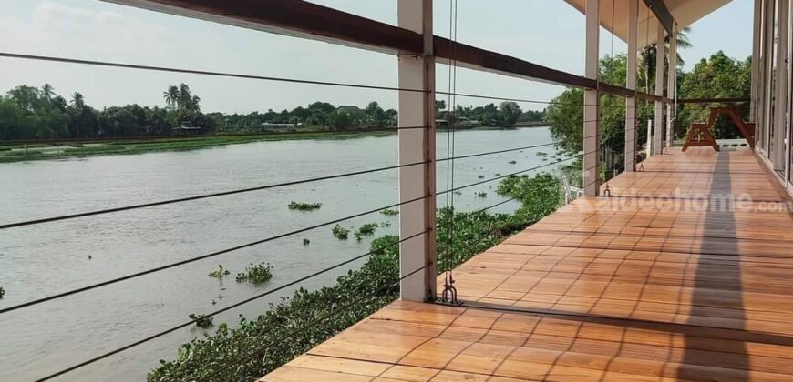 ขายที่ดินริมน้ำสามพราน ที่ดินพร้อมบ้านริมแม่น้ำท่าจีน สามพราน นครปฐม 277 ตร.ว บ้านใหม่พร้อมอยู่ หน้ากว้างติดแม่น้ำ 48 เมตร สวยมาก ติดถนนลาดยาง เดินทางสะดวกมาก ไม่ลึก ไม่เปลี่ยว 087-9074045