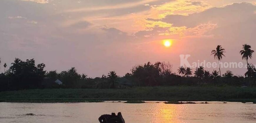 ขายที่ดินริมน้ำสามพราน ที่ดินพร้อมบ้านริมแม่น้ำท่าจีน สามพราน นครปฐม 277 ตร.ว บ้านใหม่พร้อมอยู่ หน้ากว้างติดแม่น้ำ 48 เมตร สวยมาก ติดถนนลาดยาง เดินทางสะดวกมาก ไม่ลึก ไม่เปลี่ยว 087-9074045
