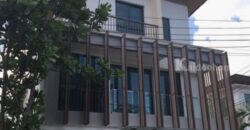 ขาย หรือ ให้เช่าบ้านเดี่ยว 3 ชั้น โครงการ AQ Arbor ใกล้สวนหลวง ร. 9 ตกแต่งคล้ายบ้านตัวอย่าง โทร 081-703-2266