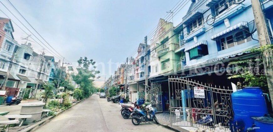 ทาวน์เฮ้าส์ 3 ชั้น หมู่บ้าน ลัลลี่วิลล์ ลำลูกกาคลอง 1 ปทุมธานี