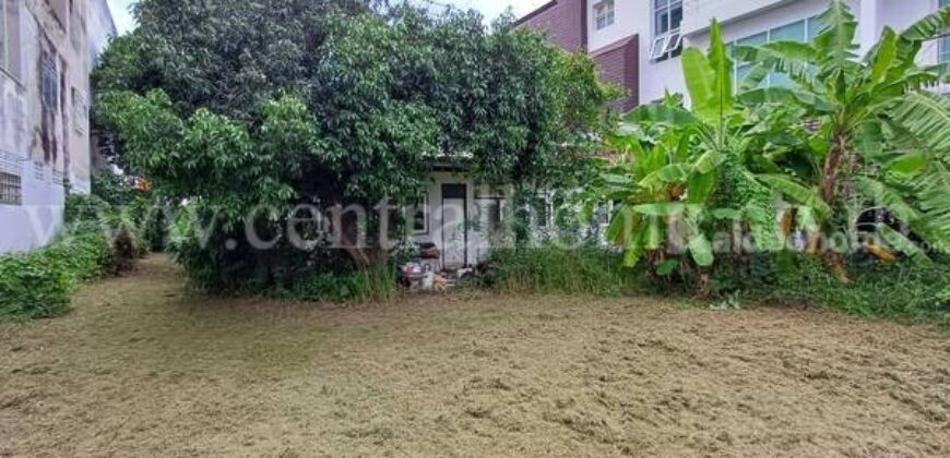 ที่ดินพร้อมสิ่งปลูกสร้าง 185 ตารางวา ซอยจรัญสนิทวงศ์ 35