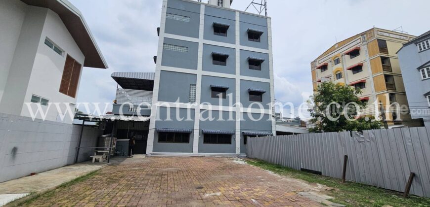 อาคารสำนักงาน 4.5 ชั้น พร้อมที่ดิน ซอยงามวงศ์วาน 43