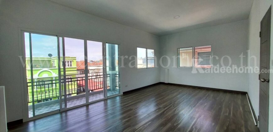 บ้านเดี่ยว 3 ชั้น หมู่บ้าน สินธร รังสิต-ปทุมธานี ตกแต่งใหม่พร้อมอยู่