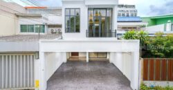 ขายบ้านเอกมัย 12 สุขุมวิท House for sale Ekkamai Sukhumvit ทาวน์โฮมเอกมัย 4 ห้องนอน 4 ห้องน้ำ ที่ดิน 33 ตร.ว บ้านสวยทำใหม่พร้อมอยู่ ใกล้ BTS เอกมัย โรงเรียนนานานชาติ 2 นาที ถึงทองหล่อ 087-9074045