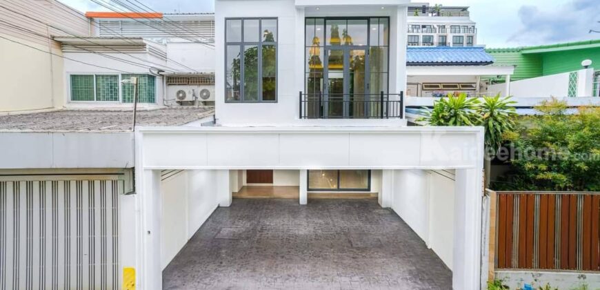 ขายบ้านเอกมัย 12 สุขุมวิท House for sale Ekkamai Sukhumvit ทาวน์โฮมเอกมัย 4 ห้องนอน 4 ห้องน้ำ ที่ดิน 33 ตร.ว บ้านสวยทำใหม่พร้อมอยู่ ใกล้ BTS เอกมัย โรงเรียนนานานชาติ 2 นาที ถึงทองหล่อ 087-9074045