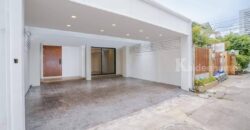 ขายบ้านเอกมัย 12 สุขุมวิท House for sale Ekkamai Sukhumvit ทาวน์โฮมเอกมัย 4 ห้องนอน 4 ห้องน้ำ ที่ดิน 33 ตร.ว บ้านสวยทำใหม่พร้อมอยู่ ใกล้ BTS เอกมัย โรงเรียนนานานชาติ 2 นาที ถึงทองหล่อ 087-9074045