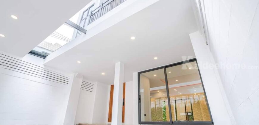 ขายบ้านเอกมัย 12 สุขุมวิท House for sale Ekkamai Sukhumvit ทาวน์โฮมเอกมัย 4 ห้องนอน 4 ห้องน้ำ ที่ดิน 33 ตร.ว บ้านสวยทำใหม่พร้อมอยู่ ใกล้ BTS เอกมัย โรงเรียนนานานชาติ 2 นาที ถึงทองหล่อ 087-9074045