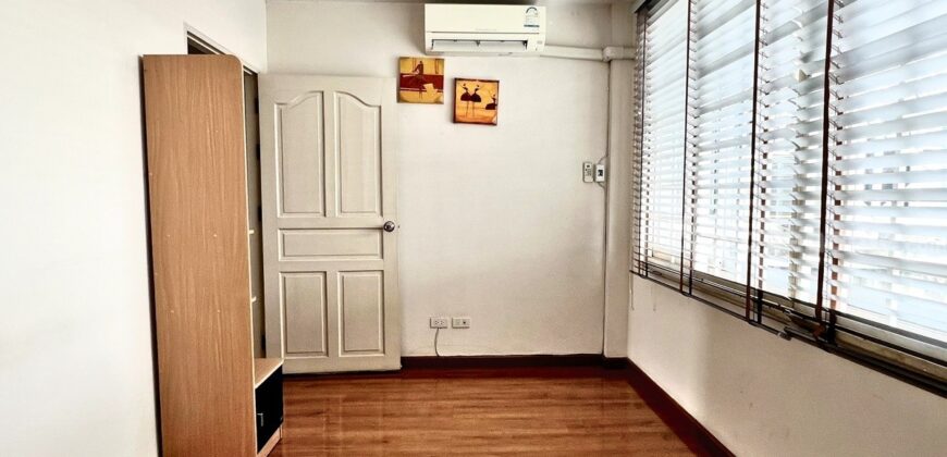 ขายบ้านพัฒนาการ 31/1 ทาวน์เฮ้าส์ 3 ชั้น รอยัล โฮม สภาพดี ราคาโดนใจ สบายกระเป๋า