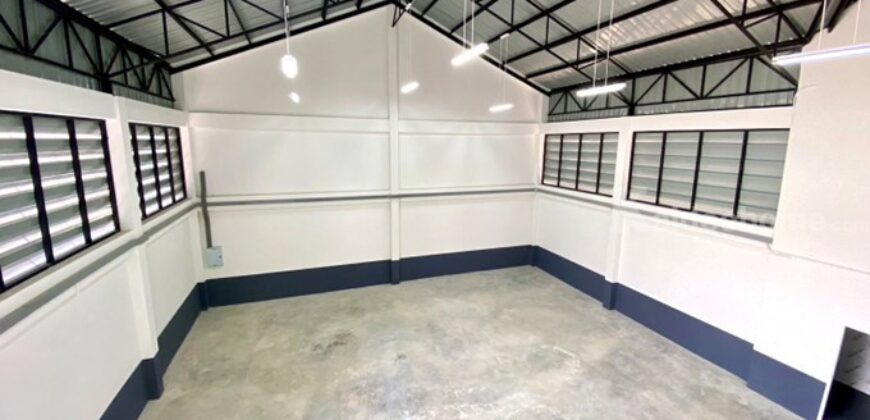 ให้เช่าโรงงาน/โกดัง/อ๊อฟฟิซ สร้างใหม่ ถ.บ้านสุเหร่าแดง-บ้านคลองบางหลวง ลาดหลุมแก้ว 282 ตรม. 2 นอน 5 น้ำ ใกล้ถ.บางบัวทอง-สุพรรณบุรี 1.4 กม.
