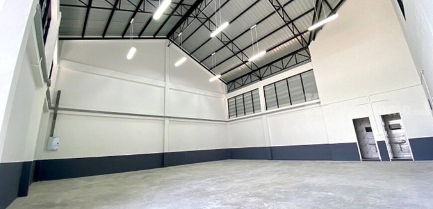 ให้เช่าโรงงาน/โกดัง/อ๊อฟฟิซ สร้างใหม่ ถ.บ้านสุเหร่าแดง-บ้านคลองบางหลวง ลาดหลุมแก้ว 282 ตรม. 2 นอน 5 น้ำ ใกล้ถ.บางบัวทอง-สุพรรณบุรี 1.4 กม.