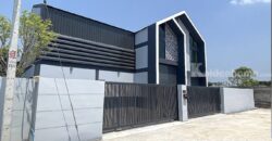 ให้เช่าโรงงาน/โกดัง/อ๊อฟฟิซ สร้างใหม่ ถ.บ้านสุเหร่าแดง-บ้านคลองบางหลวง ลาดหลุมแก้ว 282 ตรม. 2 นอน 5 น้ำ ใกล้ถ.บางบัวทอง-สุพรรณบุรี 1.4 กม.