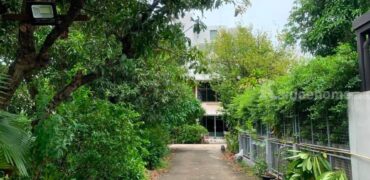 ขายที่ดินพร้อมบ้านเอกมัย สุขุมวิท เนื้อที่ 289 ตร.ว แปลงสวย ทำเลดี สภาพแวดล้อมดี สงบ เหมาะสร้างบ้าน ที่ดินบ้านเดี่ยวสุขุมวิท 63 Sukhumvit Ekkamai house for sale 087-9074045